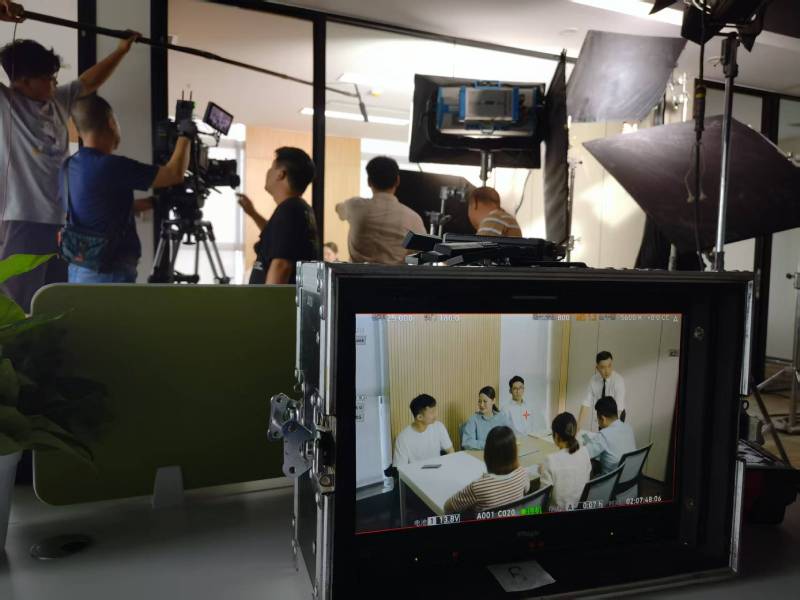掇刀区TVC拍摄公司：科技产品视觉化大师，诠释未来感与功能美学